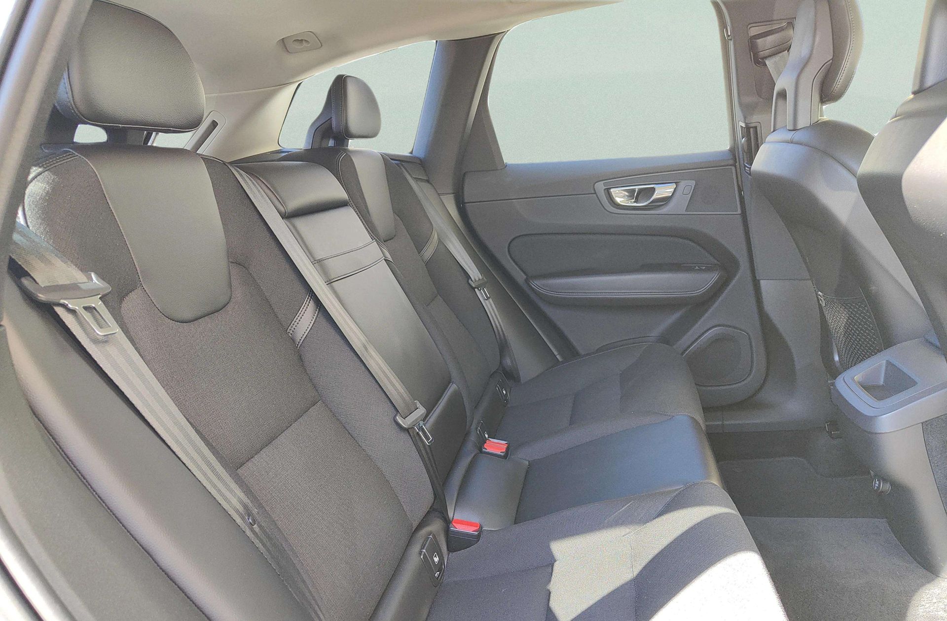 Volvo XC60 B4 Momentum AWD - foto 18