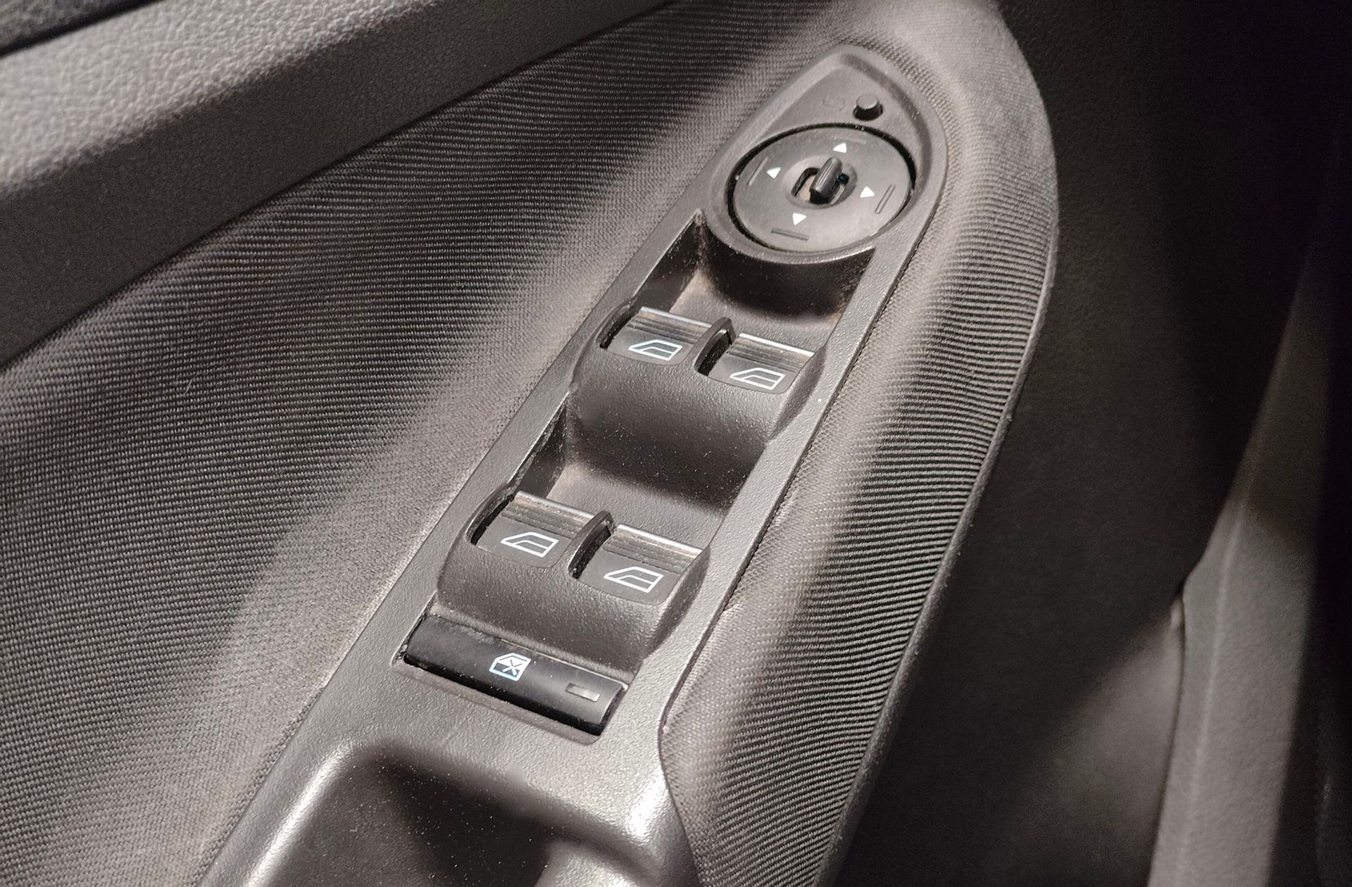 Ford C-Max 1.0 EcoBoost Trend+ - foto 33
