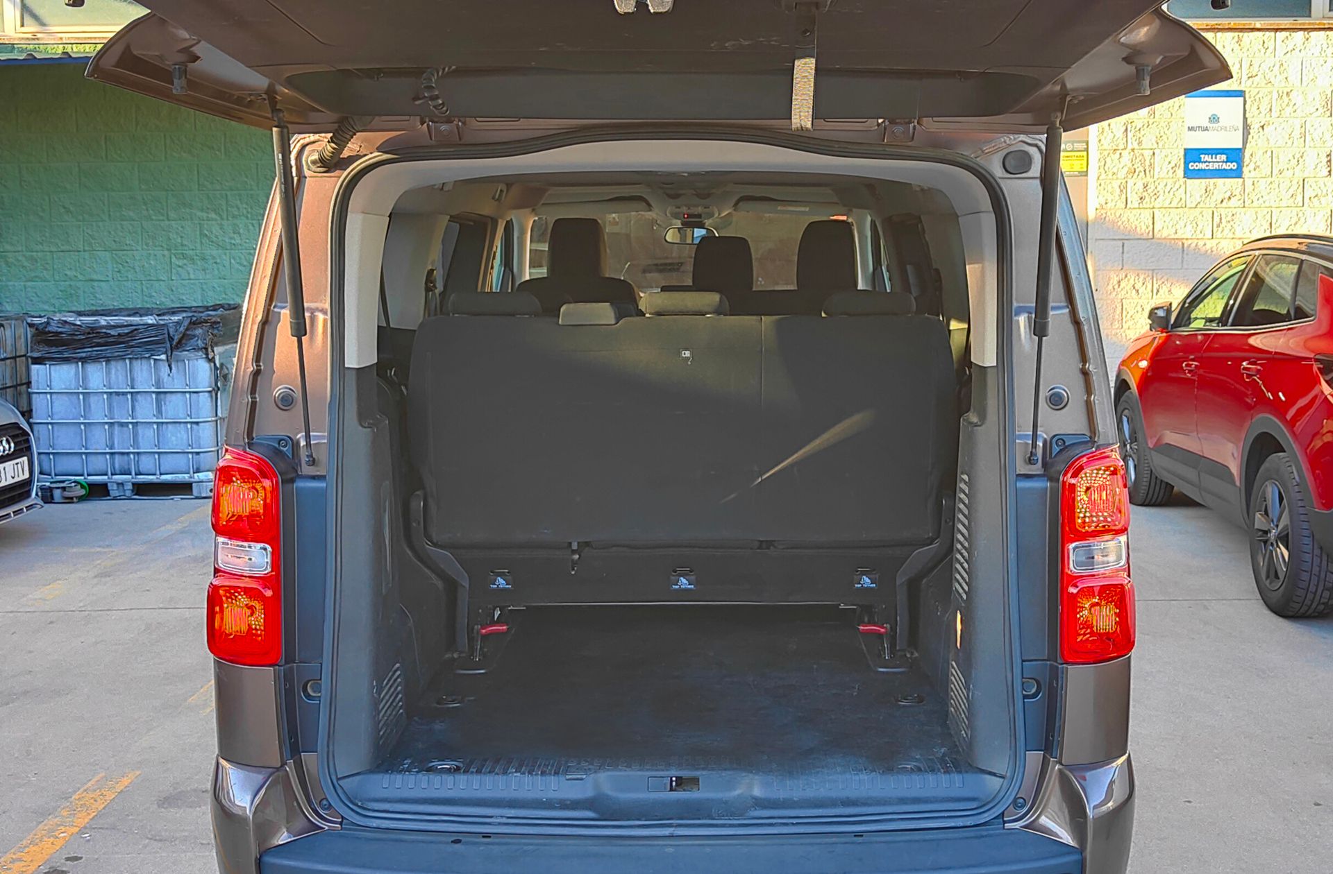 Peugeot Traveller 2.0 BlueHDi Business Long EAT8 8 plazas - foto 14
