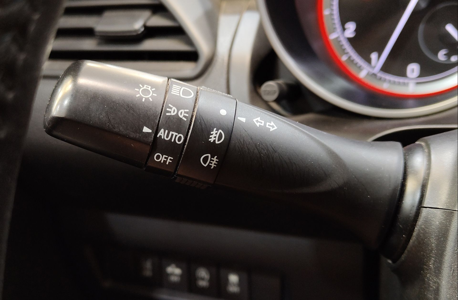 Suzuki Swift 1.2 GLX Mild Hybrid - foto 27