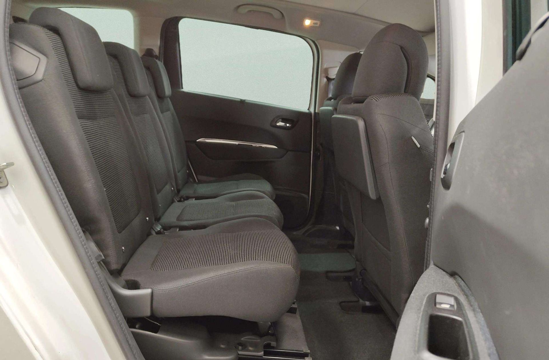 Peugeot 5008 Allure 1.2 PureTech 7 plazas - foto 19