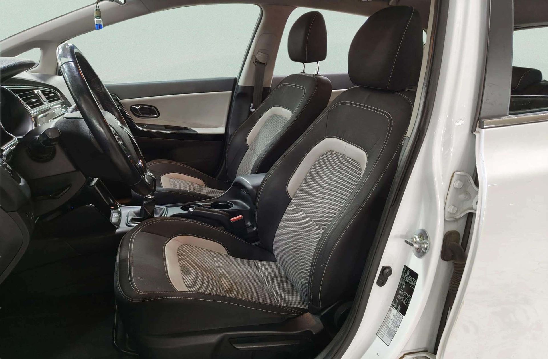 Kia Ceed 1.6 CRDi VGT x-Tech17 - foto 10