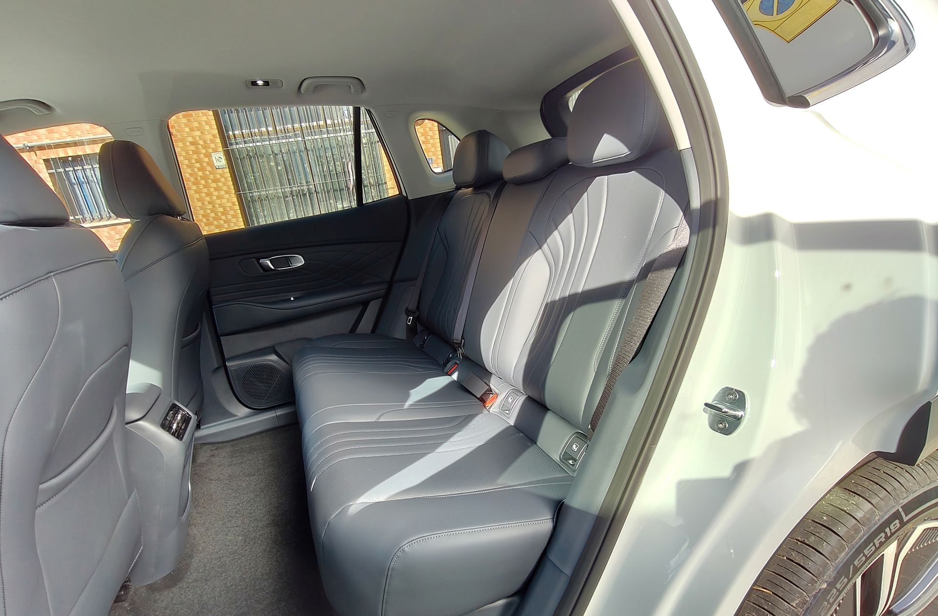 Geely Starray EM-i 1.5 PHEV Pro - foto 13
