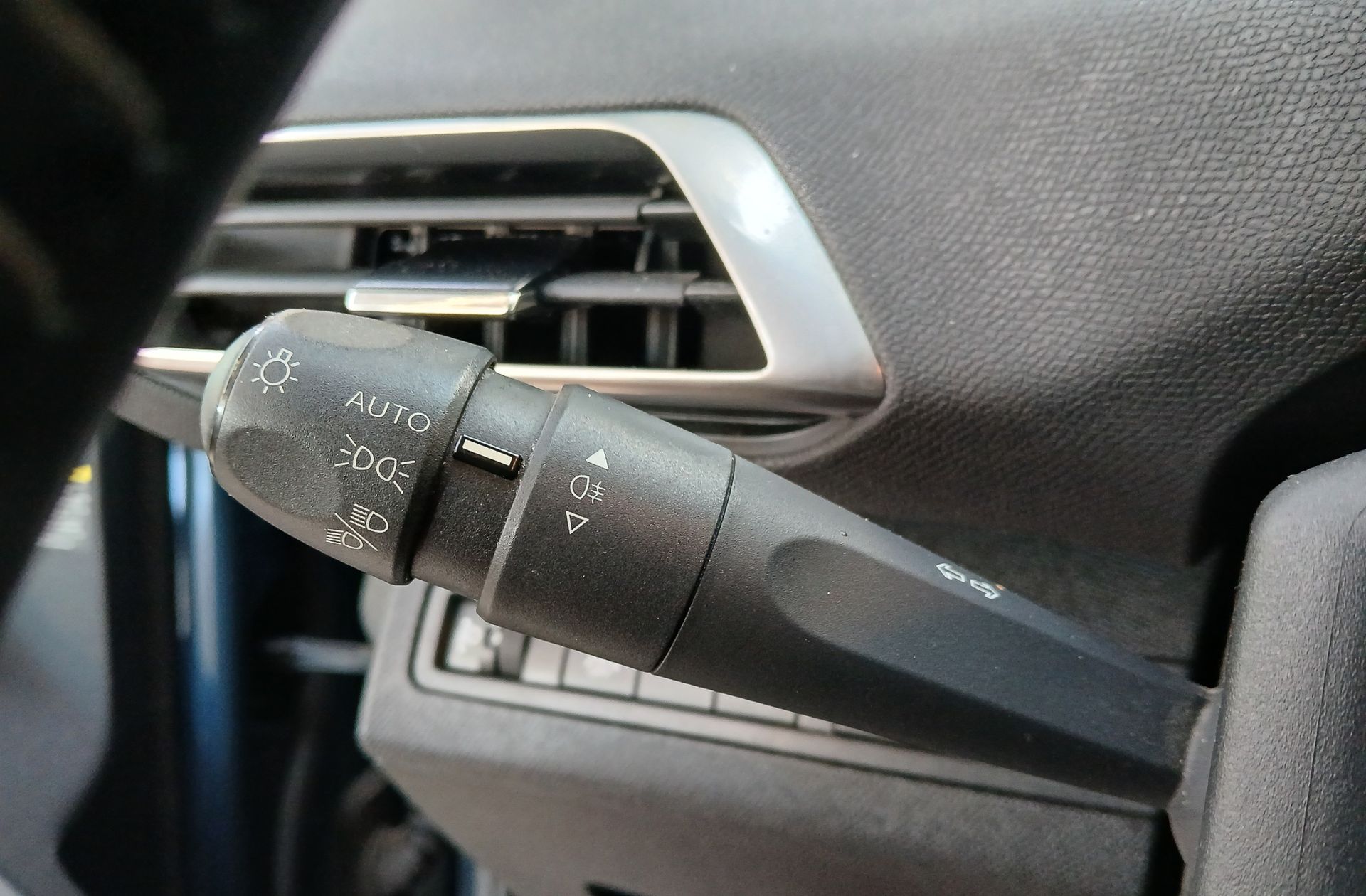 Peugeot 3008 BlueHDi 130 Active Pack - foto 27