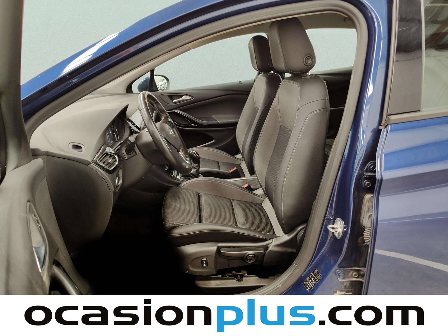 Foto asientos delanteros Opel Astra Opel Astra 1.2 Turbo SHR Elegance (145 CV)