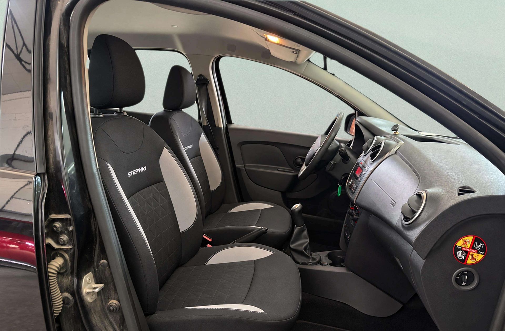 Dacia Sandero dCi 90 Stepway - foto 14