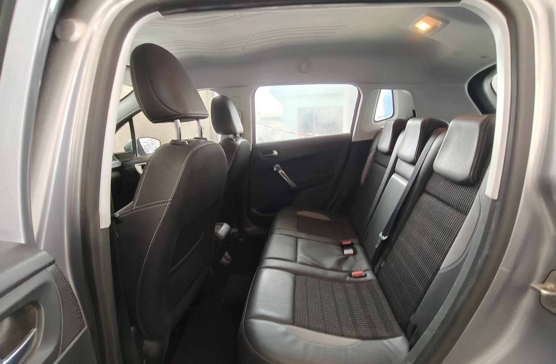 Peugeot 2008 PureTech 110 Allure EAT6 - foto 10