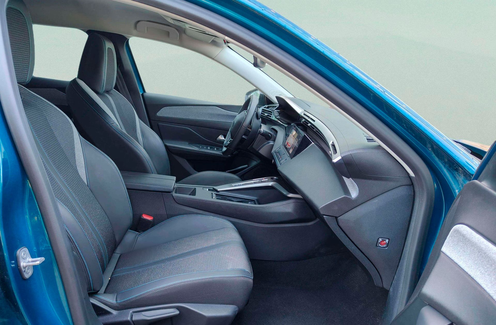 Peugeot 408 Allure Hybrid eDCS6 - foto 18