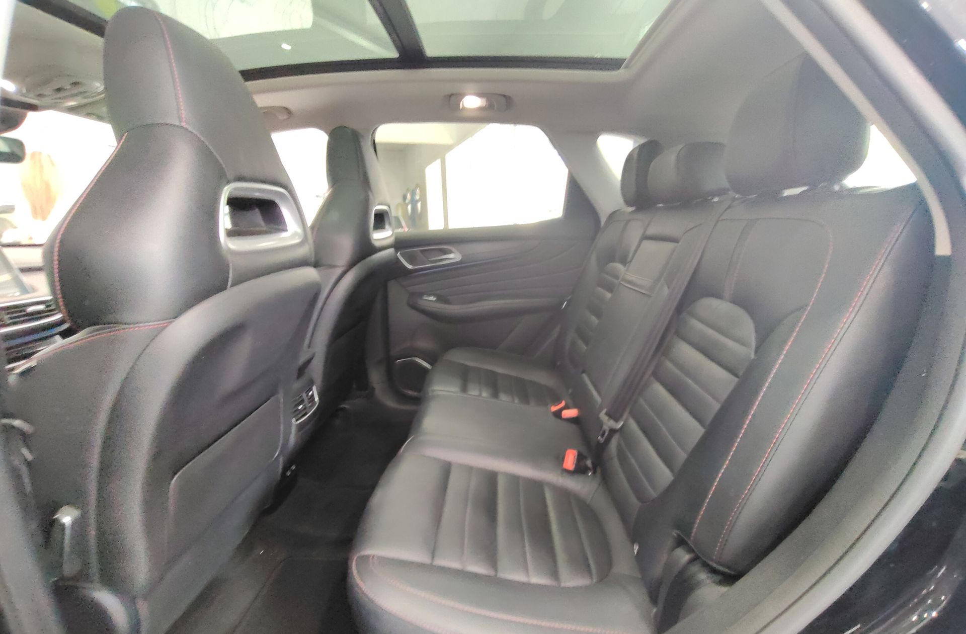 MG HS 1.5 Turbo GDI Luxury DCT - foto 12