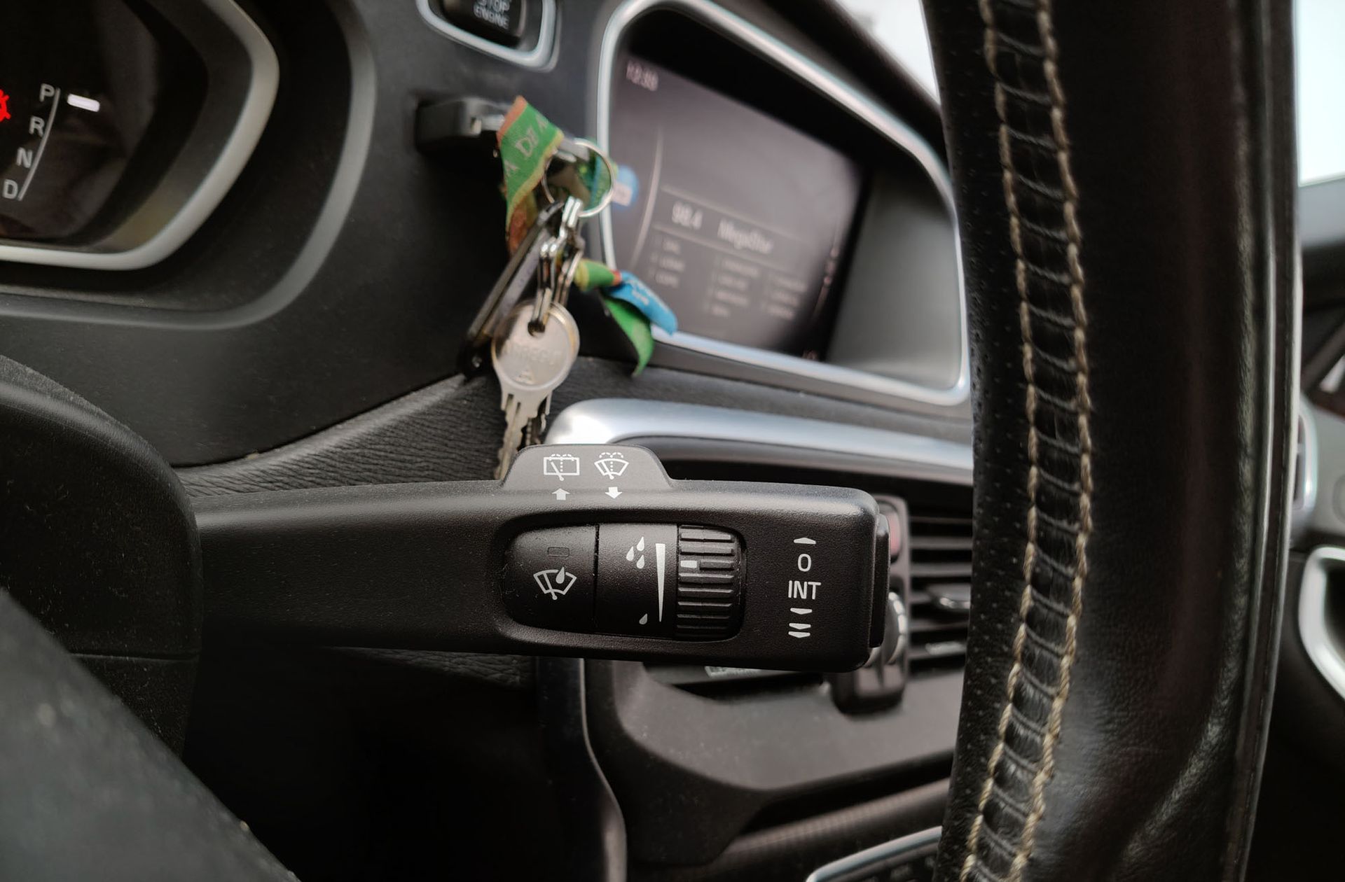 Volvo V40 R-Design Momentum - foto 27