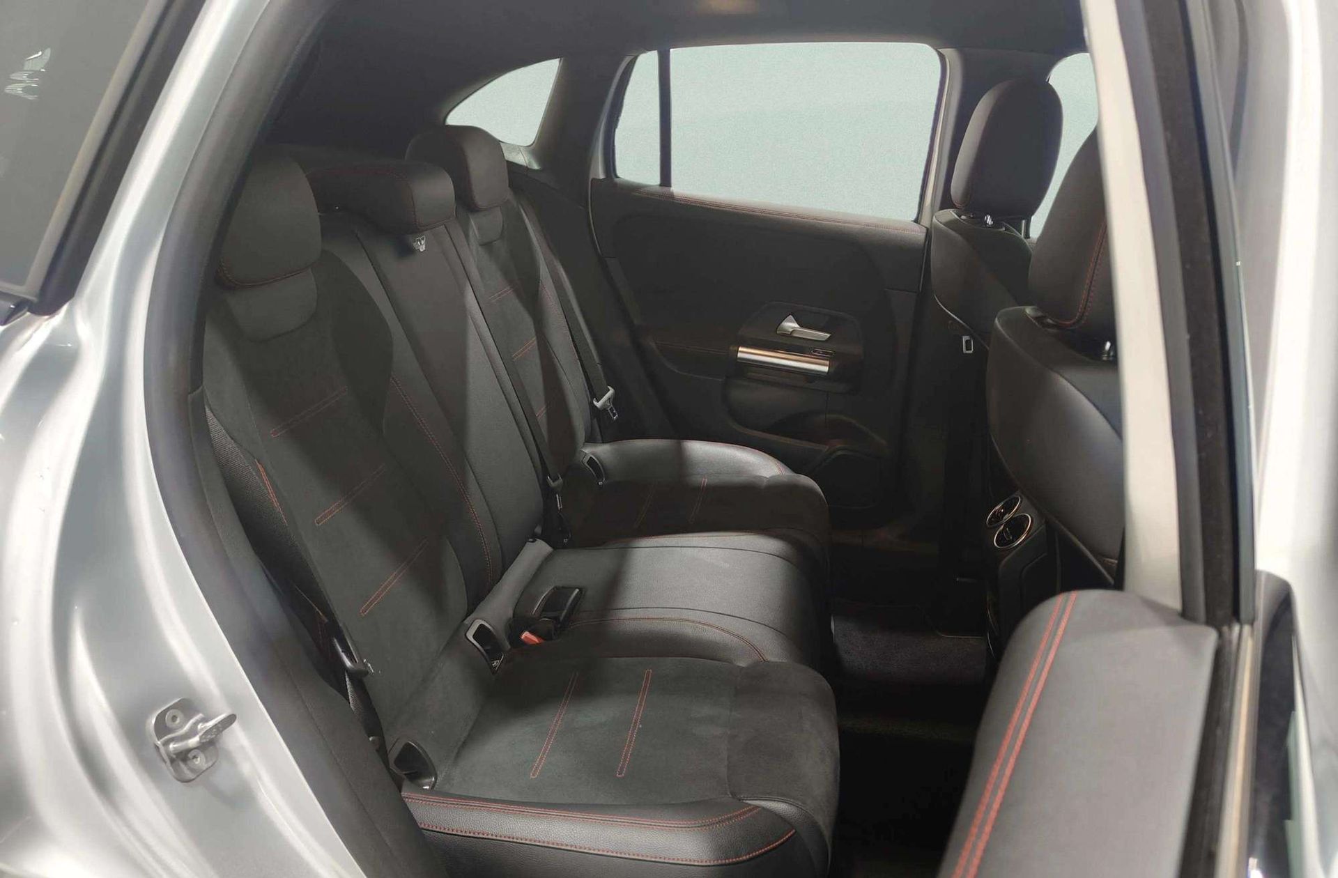 Mercedes-Benz GLA 200 d Pack AMG - foto 22