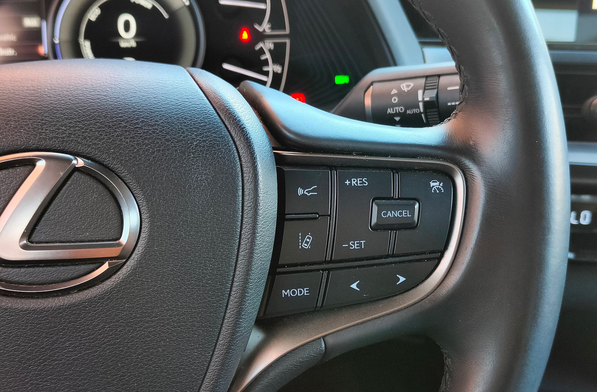 Lexus UX 250h Premium - foto 29