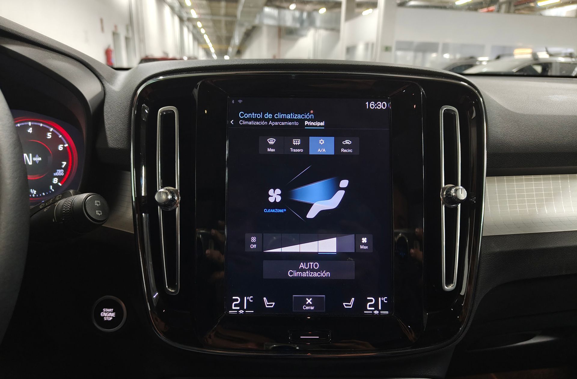 Volvo XC40 T3 Business Plus - foto 34