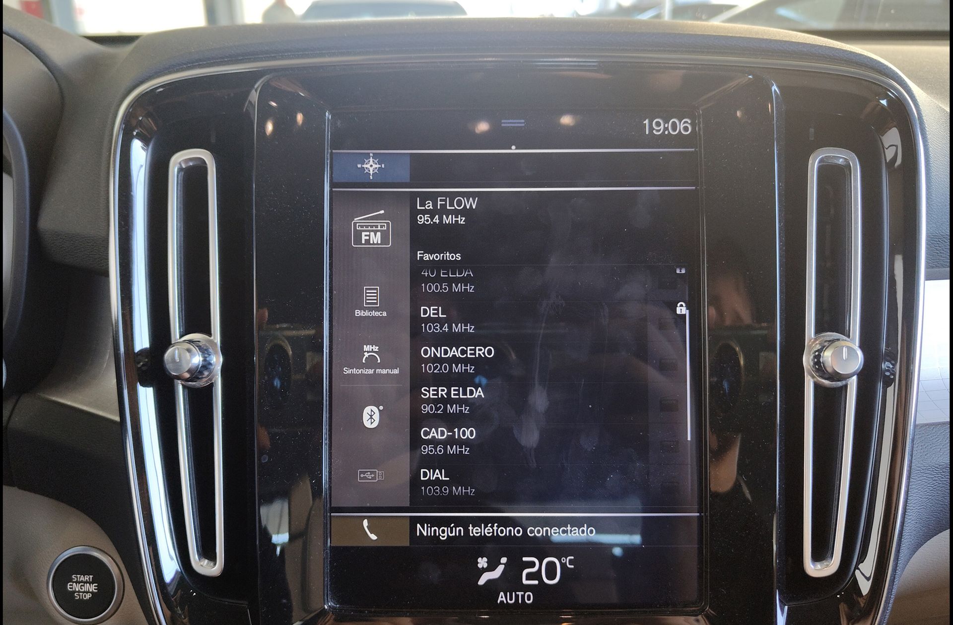 Volvo XC40 T3 Momentum - foto 33