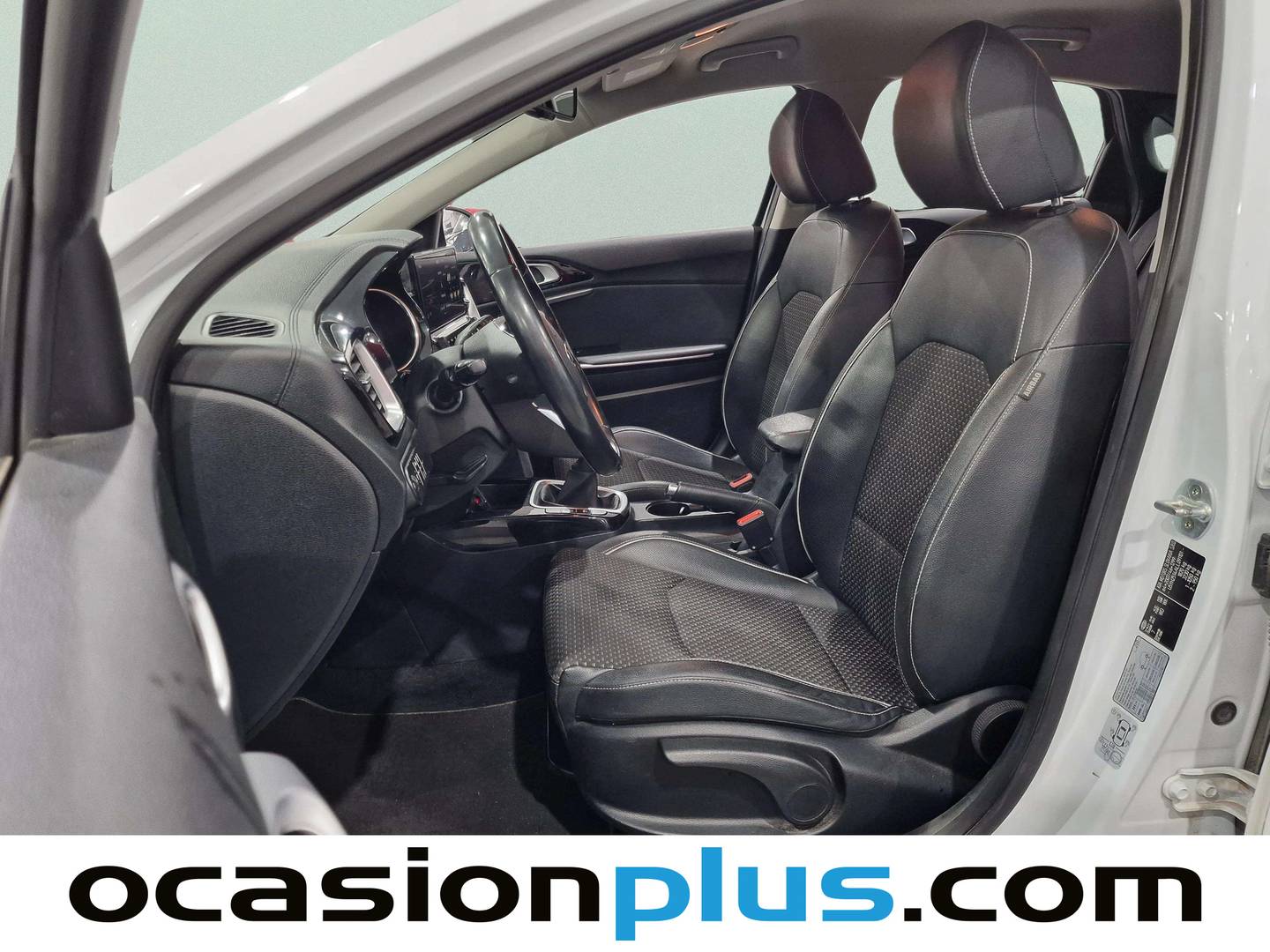 Foto asientos delanteros KIA Ceed KIA Ceed 1.4 T-GDi Tech (140 CV)