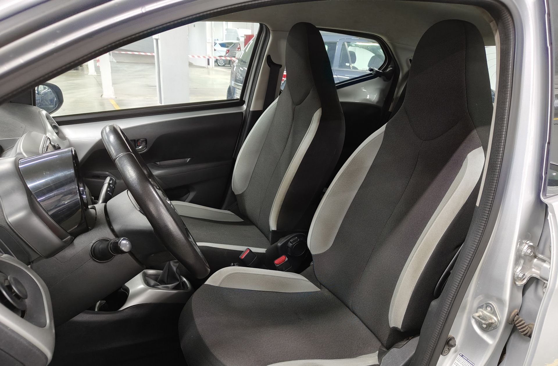 Toyota Aygo 1.0 70 x-play - foto 9
