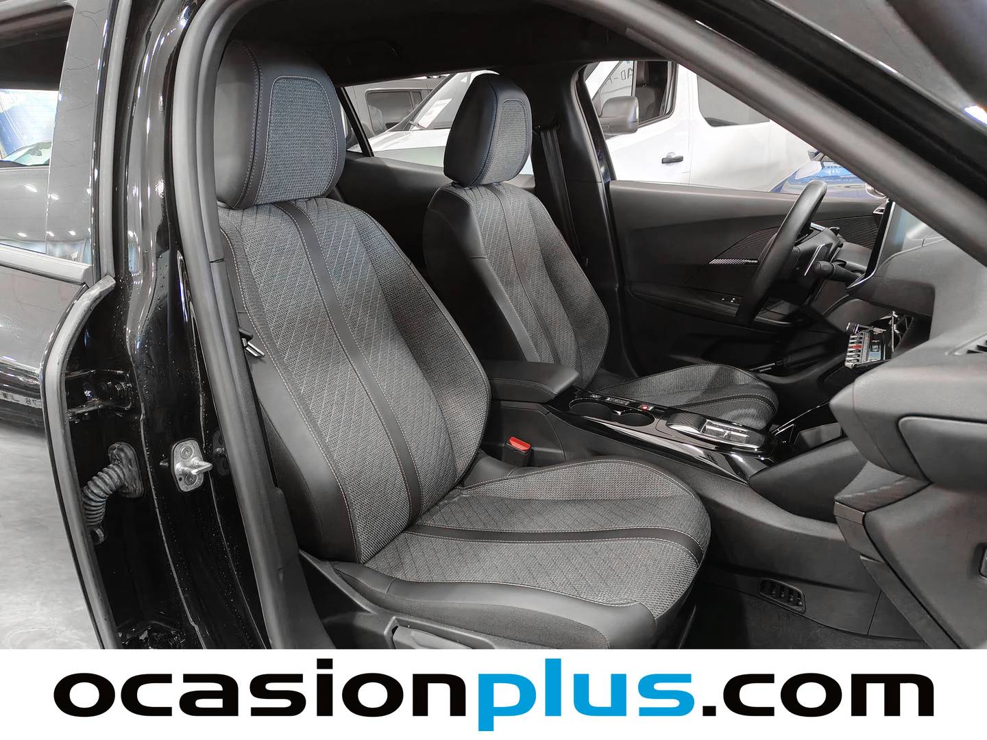 Foto Peugeot 2008 Peugeot 2008 Allure Hybrid eDCS6 (136 CV)