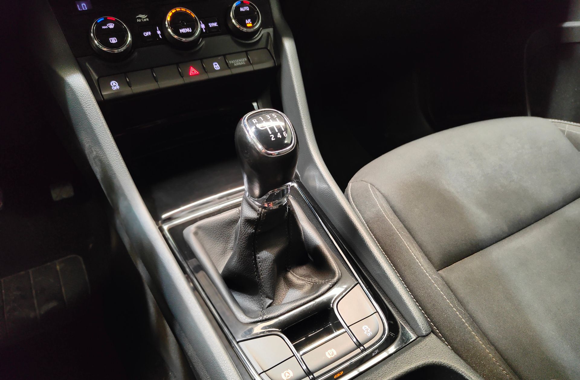 Škoda Karoq 1.6 TDI Ambition - foto 5