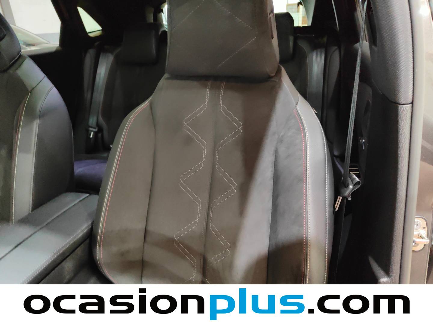Extras y acabados del DS DS 7 Crossback DS DS7 Crossback E-Tense 300 Performance Line+ 4WD Auto (300 CV)