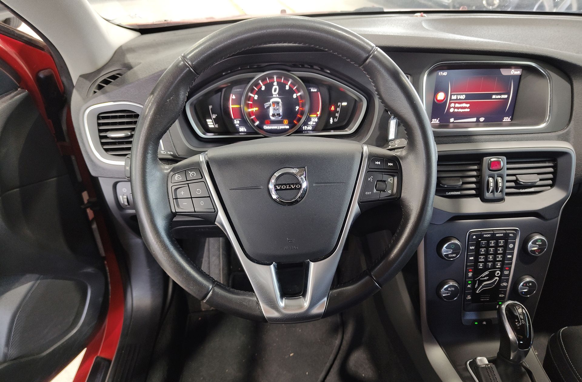 Volvo V40 T2 Momentum - foto 20