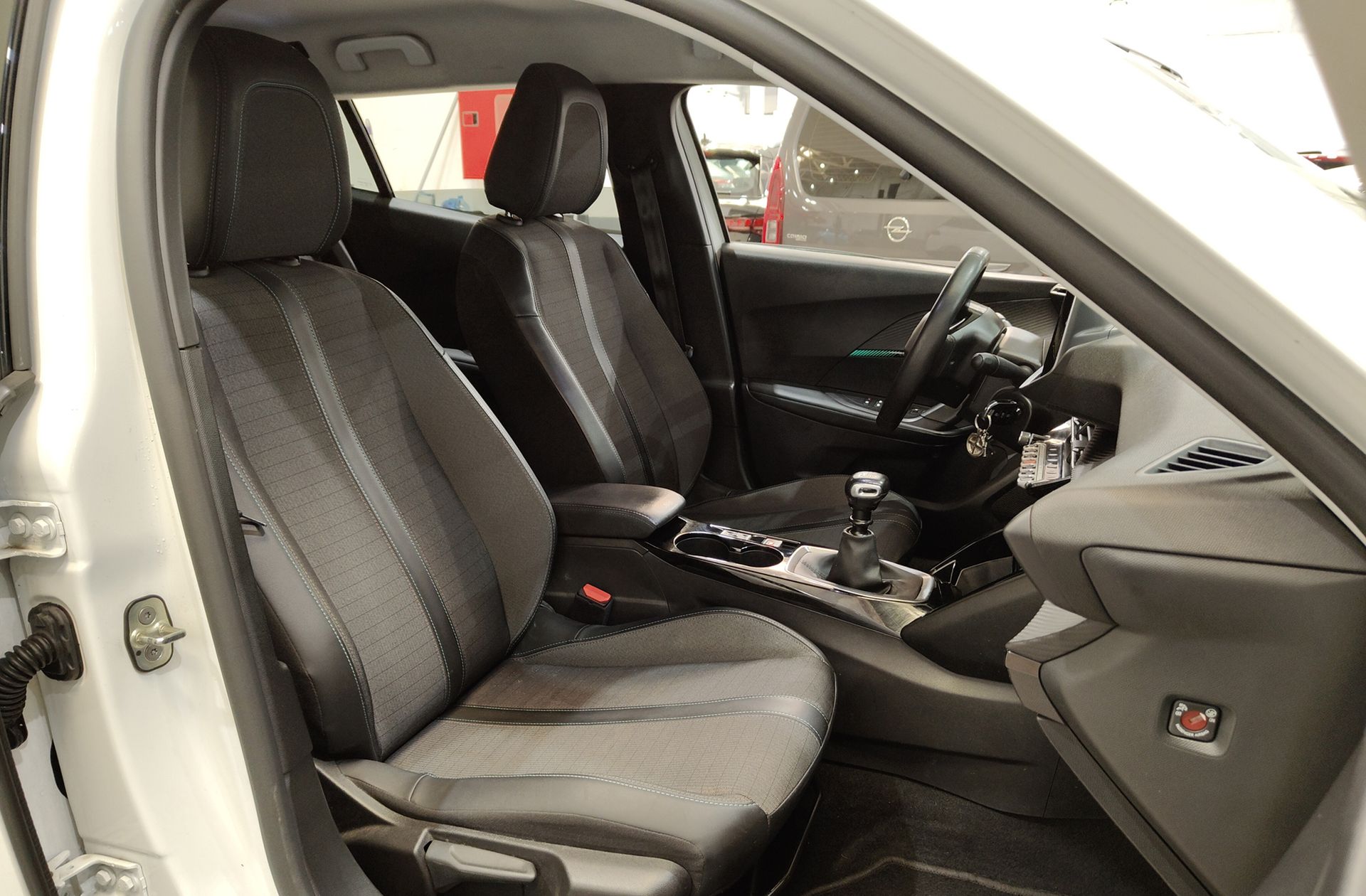Peugeot 2008 PureTech 100 Allure - foto 17