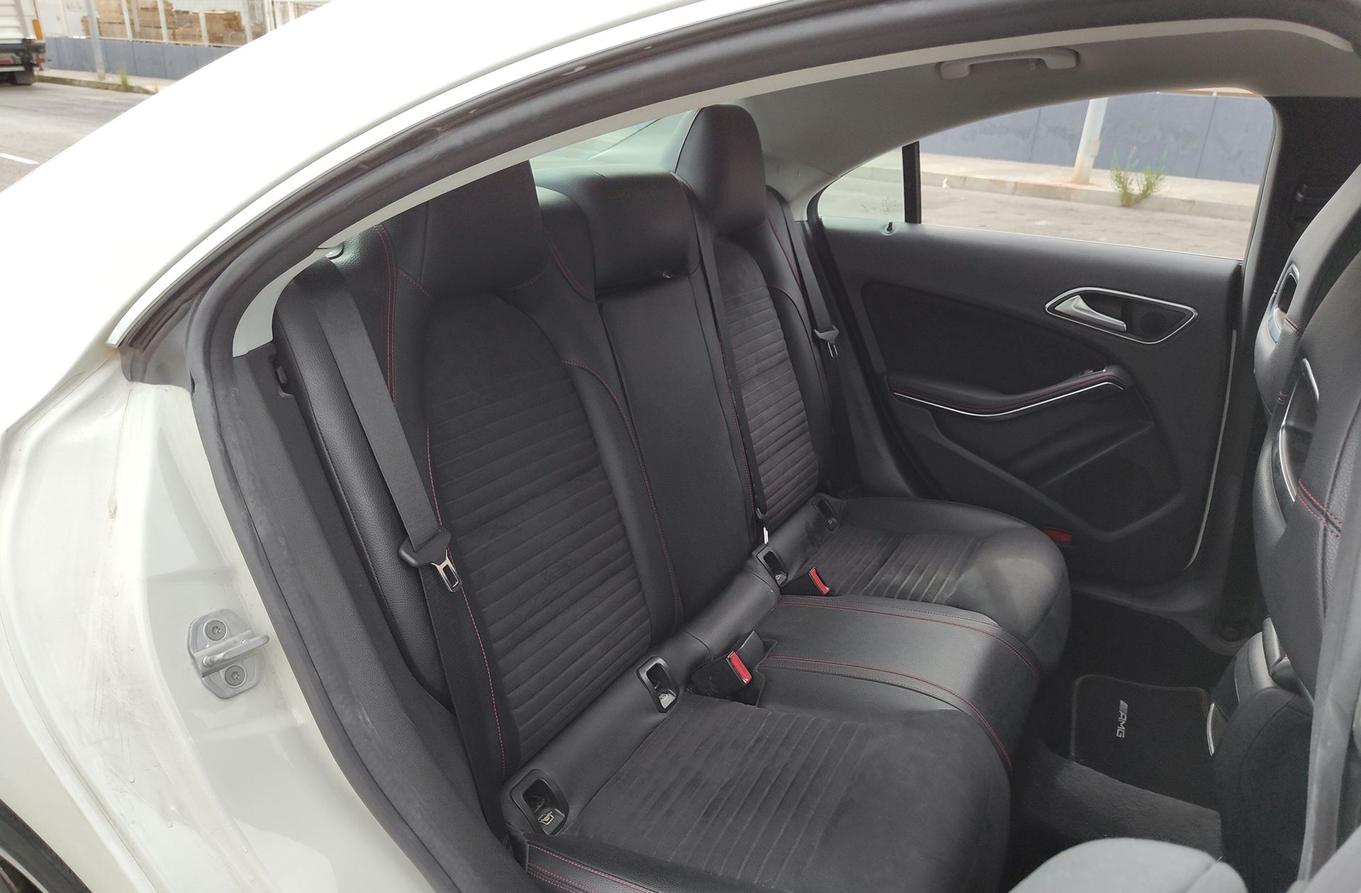 Mercedes-Benz CLA 180 Pack AMG - foto 17