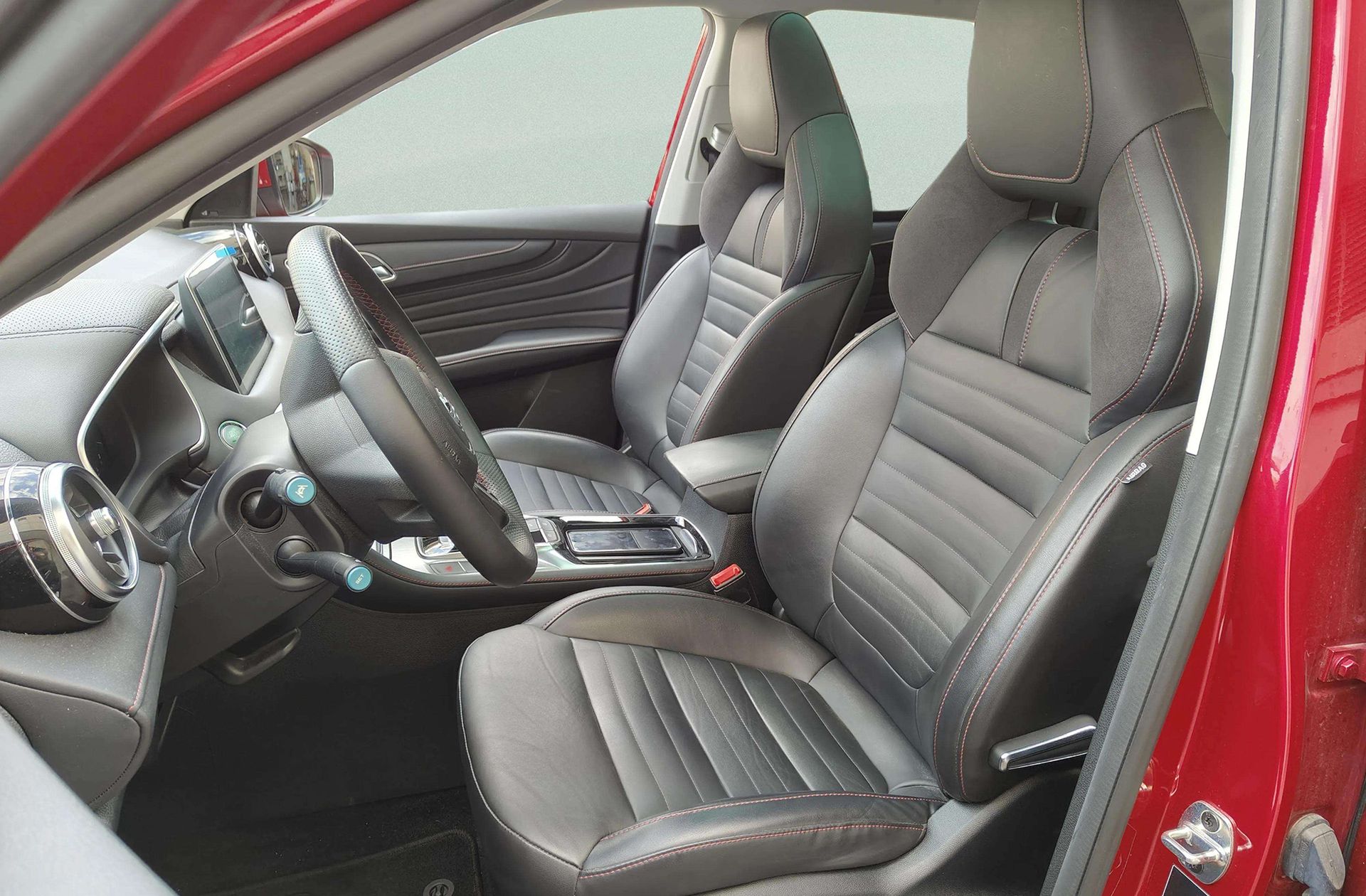 MG HS 1.5 Turbo GDI Luxury DCT - foto 14