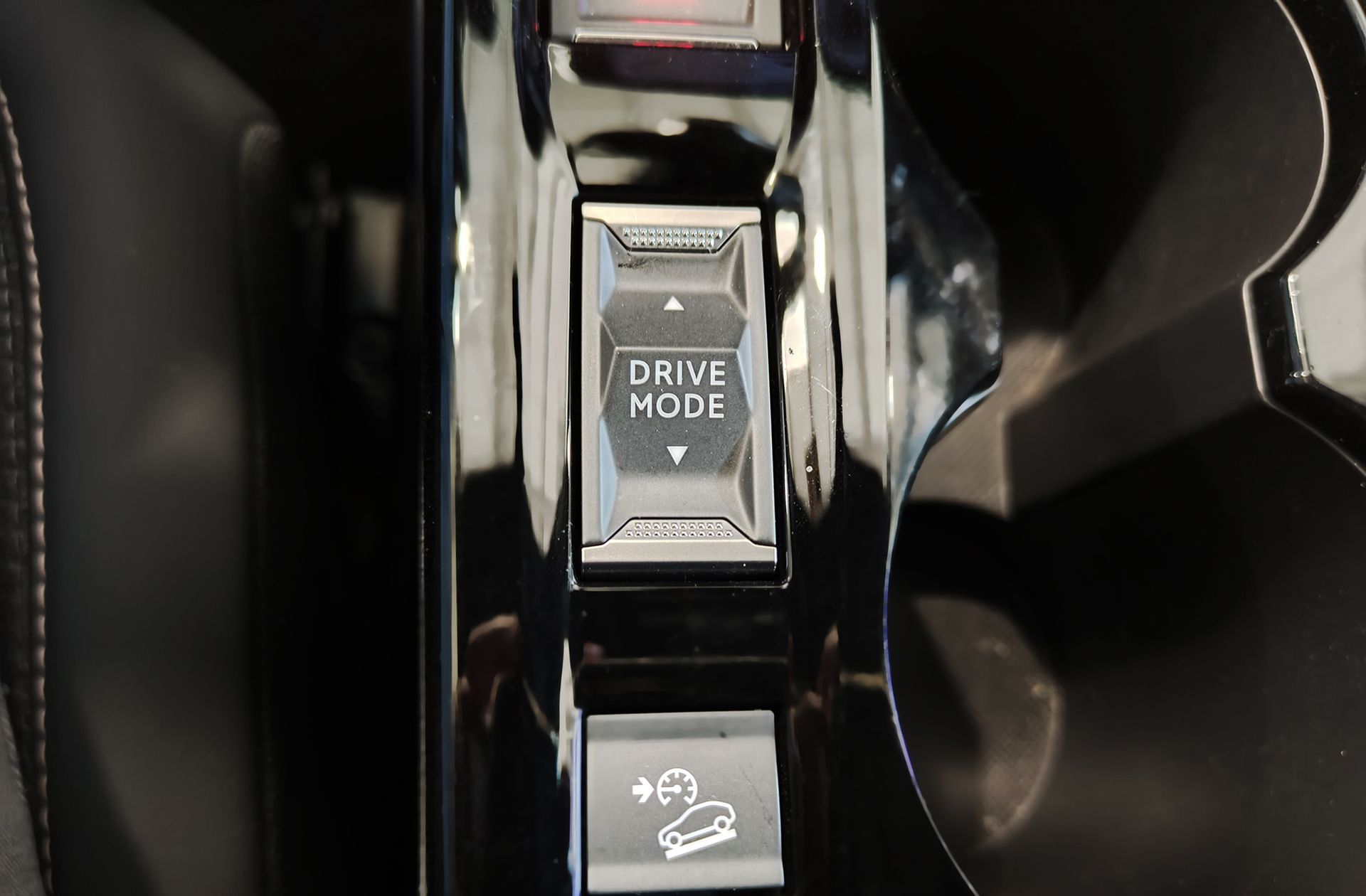 Peugeot 2008 Allure Hybrid eDCS6 - foto 10