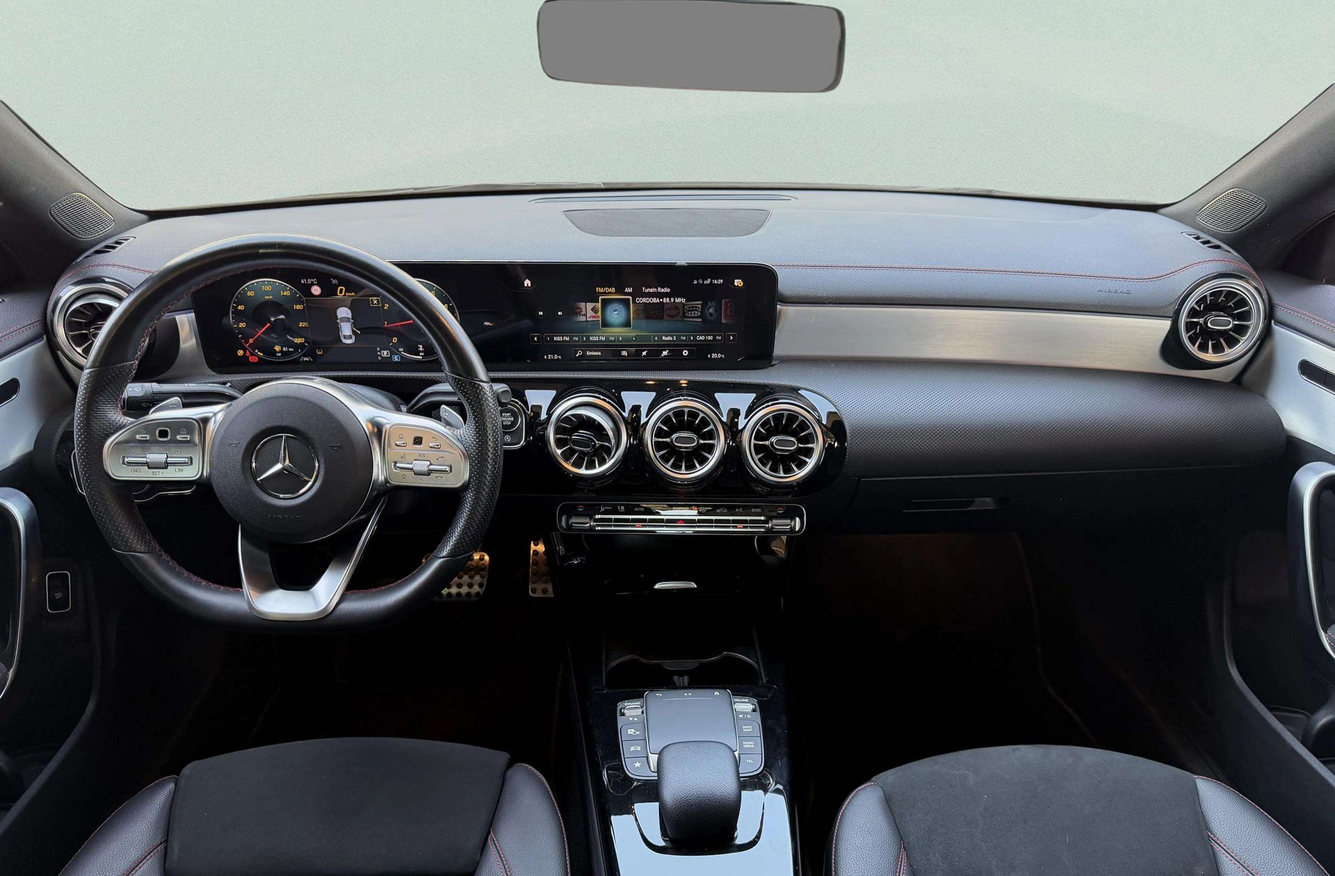 Mercedes-Benz CLA 180 Pack AMG - foto 6