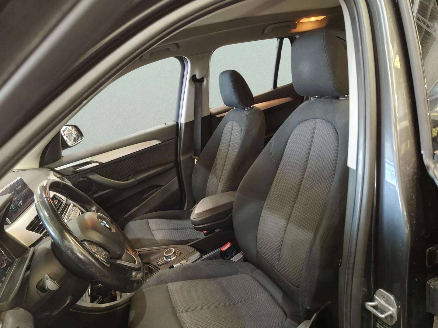 Foto asientos delanteros BMW X1 BMW X1 sDrive18i (140 CV)
