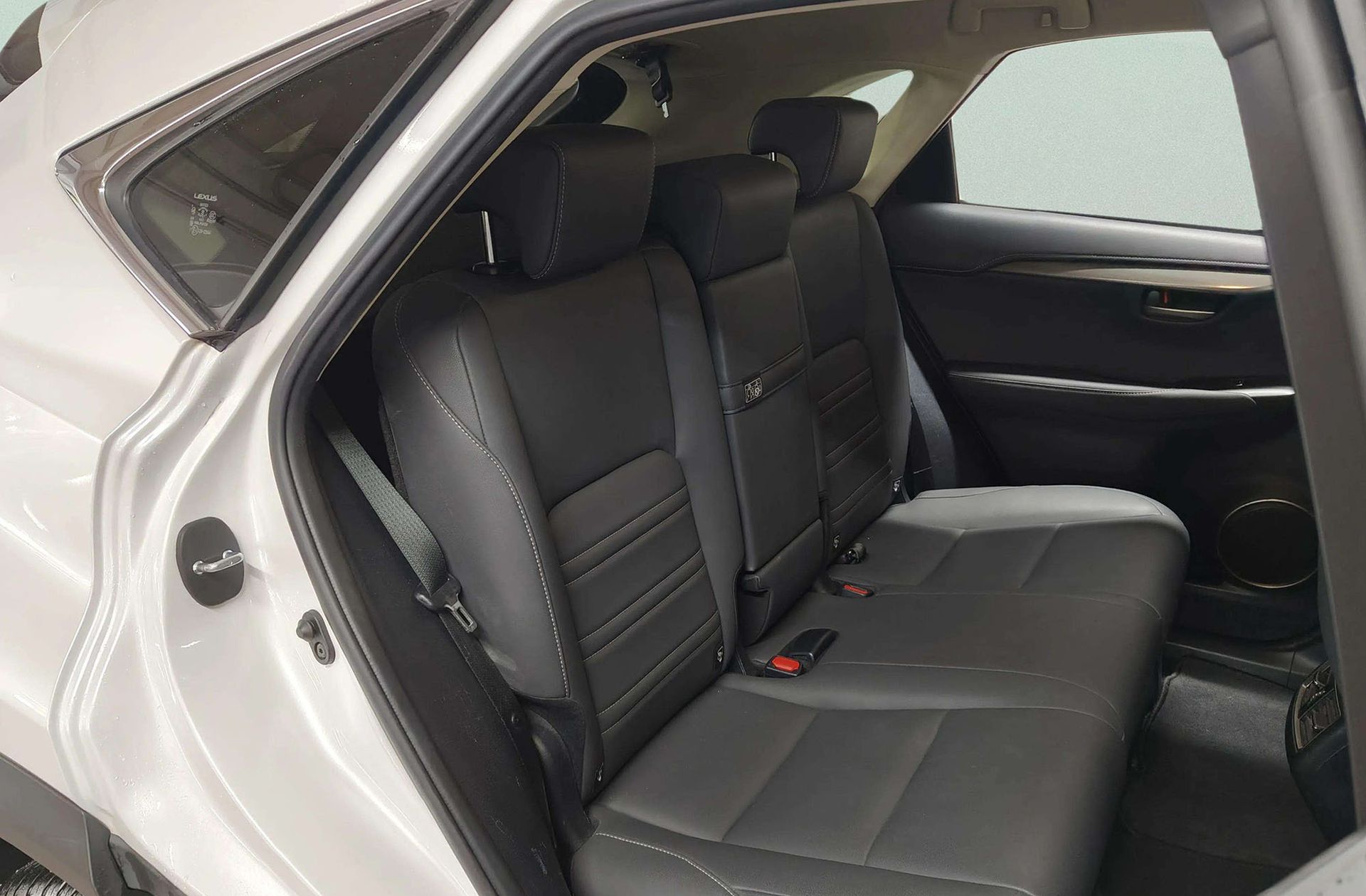 Lexus NX 300h Premium 2WD - foto 22