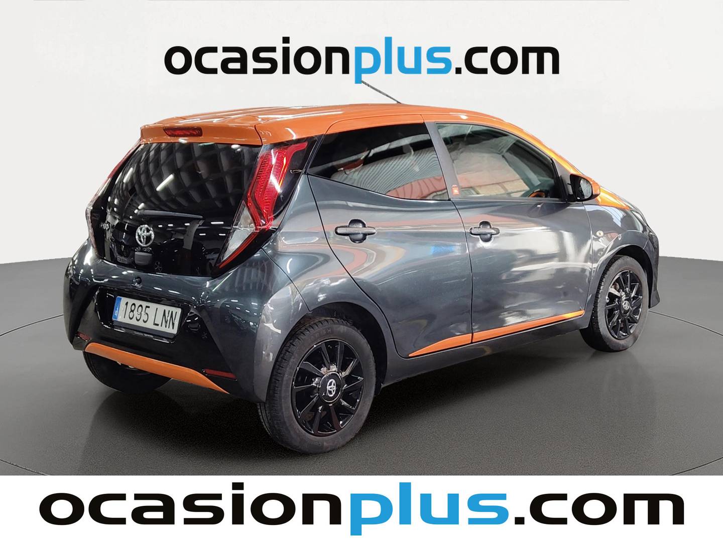 Foto trasera Toyota Aygo Toyota Aygo 1.0 70 x-cite JBL (72 CV) derecha