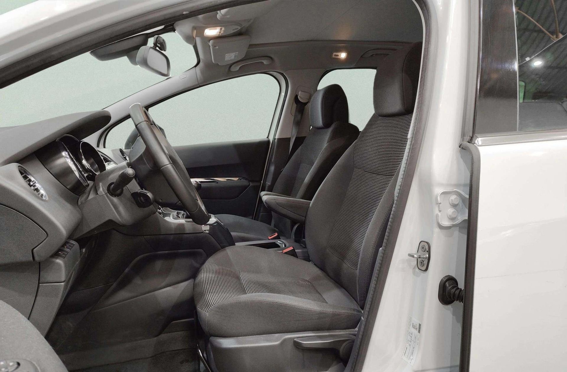 Peugeot 5008 Allure 1.2 PureTech 7 plazas - foto 12