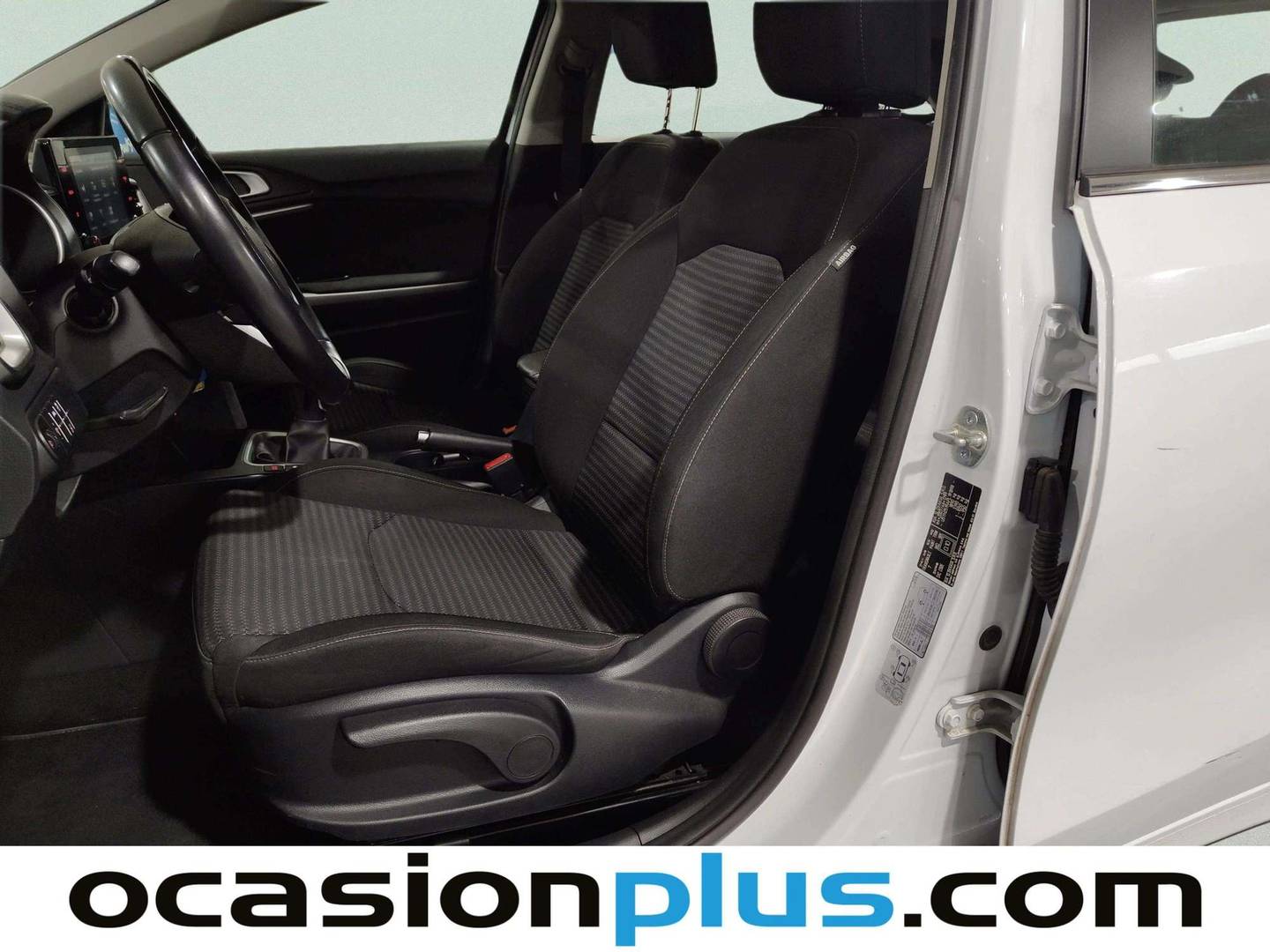 Foto asientos delanteros KIA Ceed KIA Ceed 1.6 MHEV iMT Drive (136 CV)