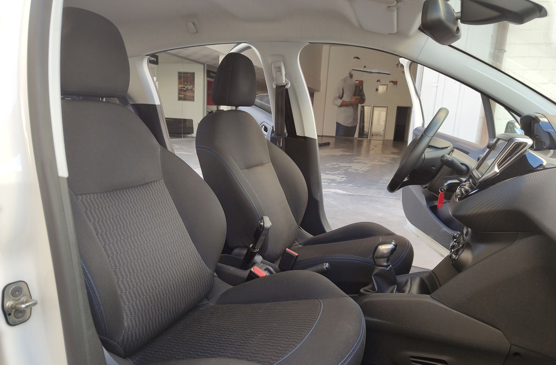 Peugeot 208 PureTech Signature - foto 13
