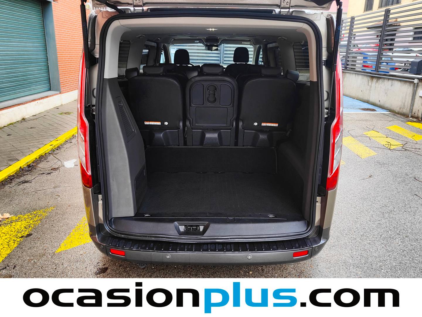 Foto Ford Tourneo Custom FORD Tourneo Custom 2.0 EcoBlue L2 Active Auto (170 CV) 8 Plazas