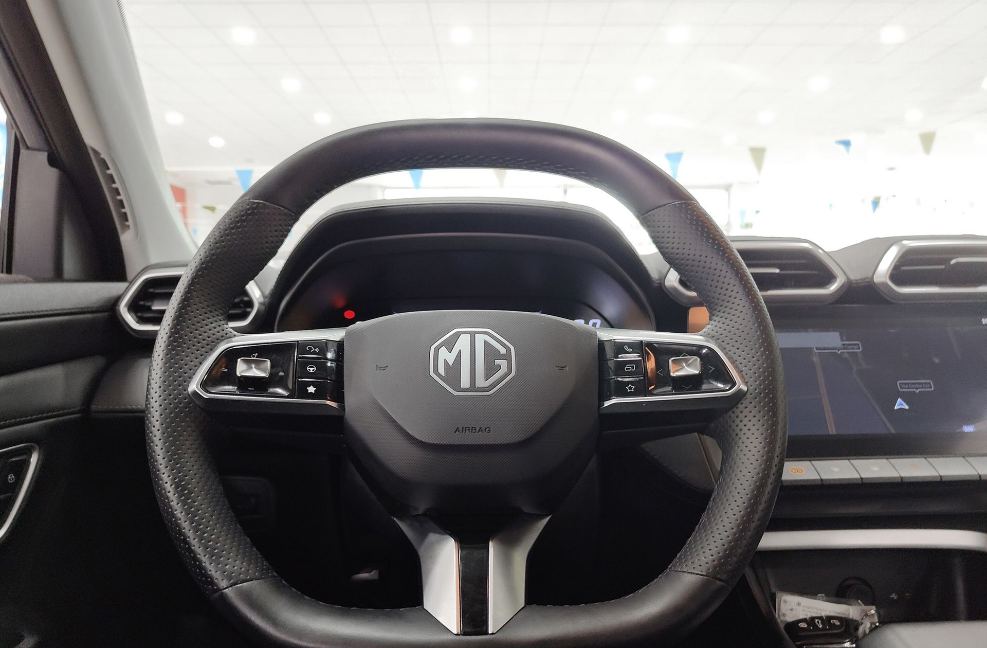 MG ZS 1.5 Hybrid+ Luxury - foto 25