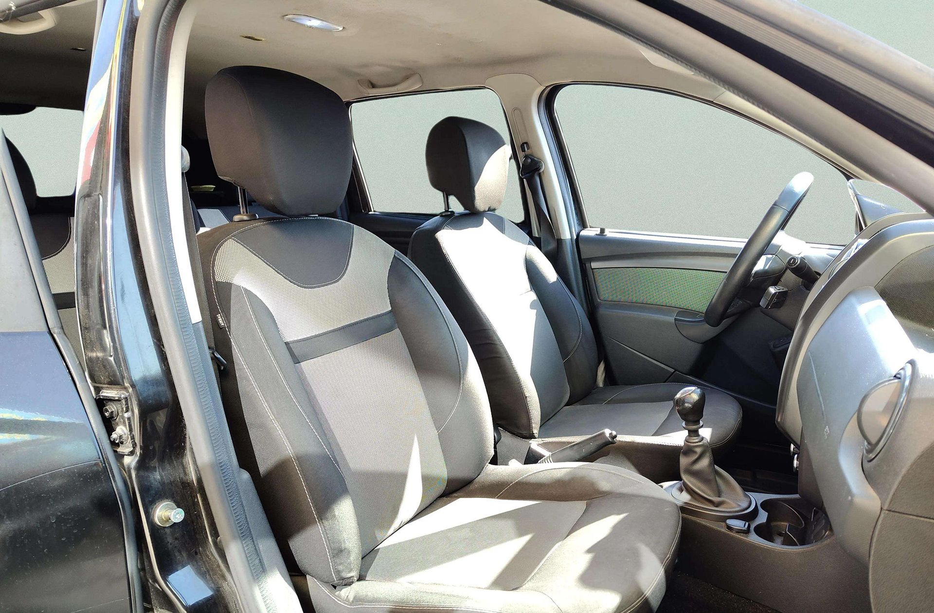 Dacia Duster dCi 110 SL Blackshadow 4x2 - foto 16
