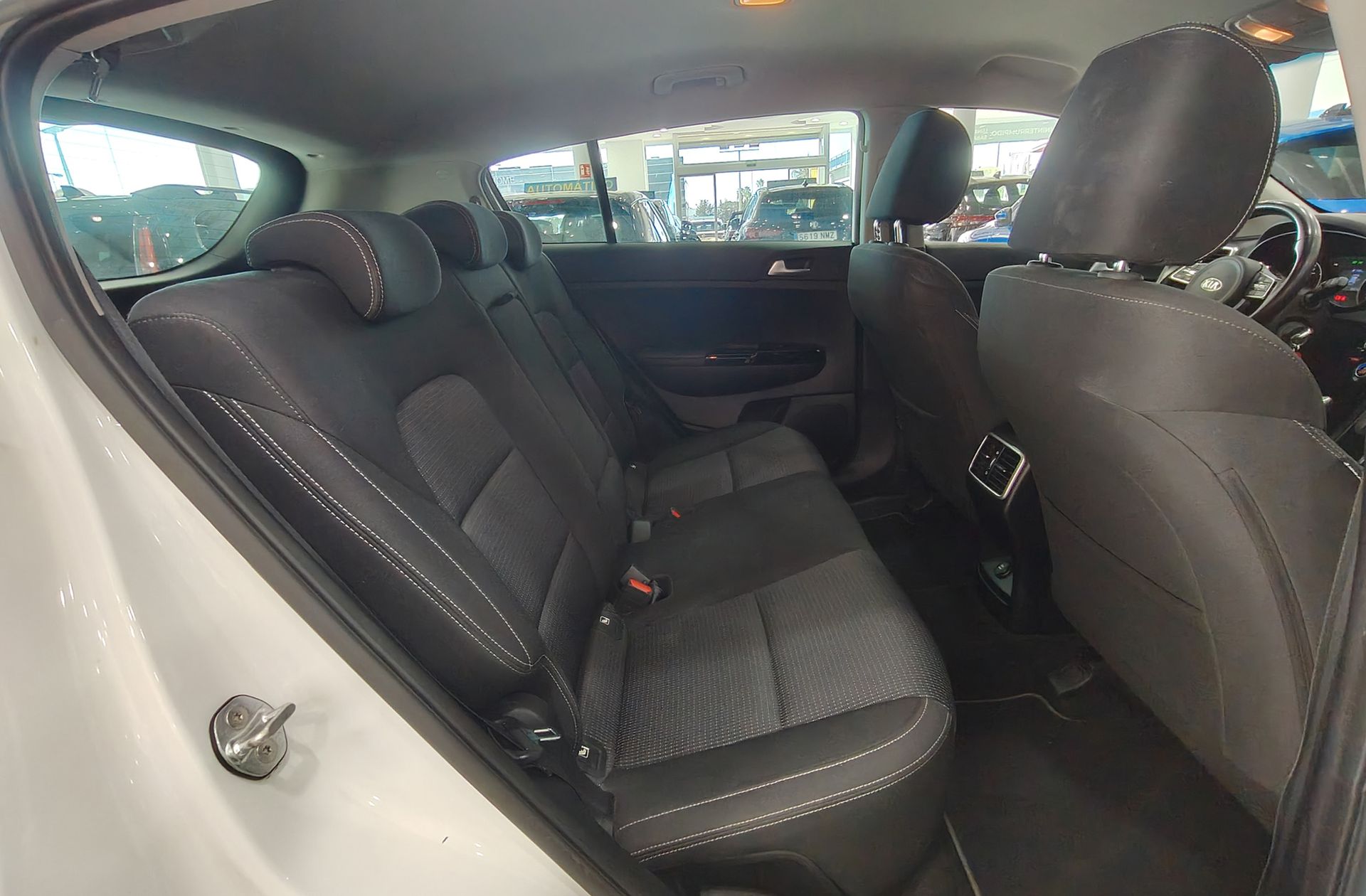 Kia Sportage 1.6 MHEV Black Edition - foto 16