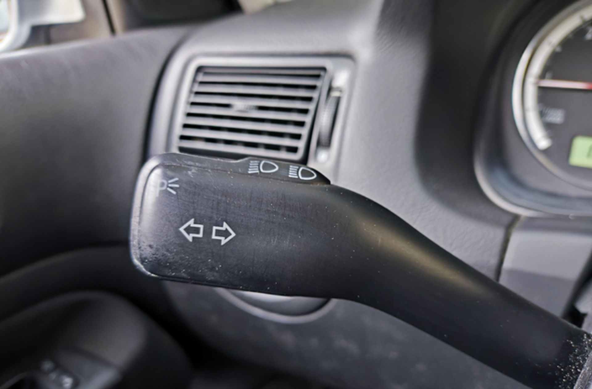 Volkswagen Golf Advance 1.9 TDI - foto 21