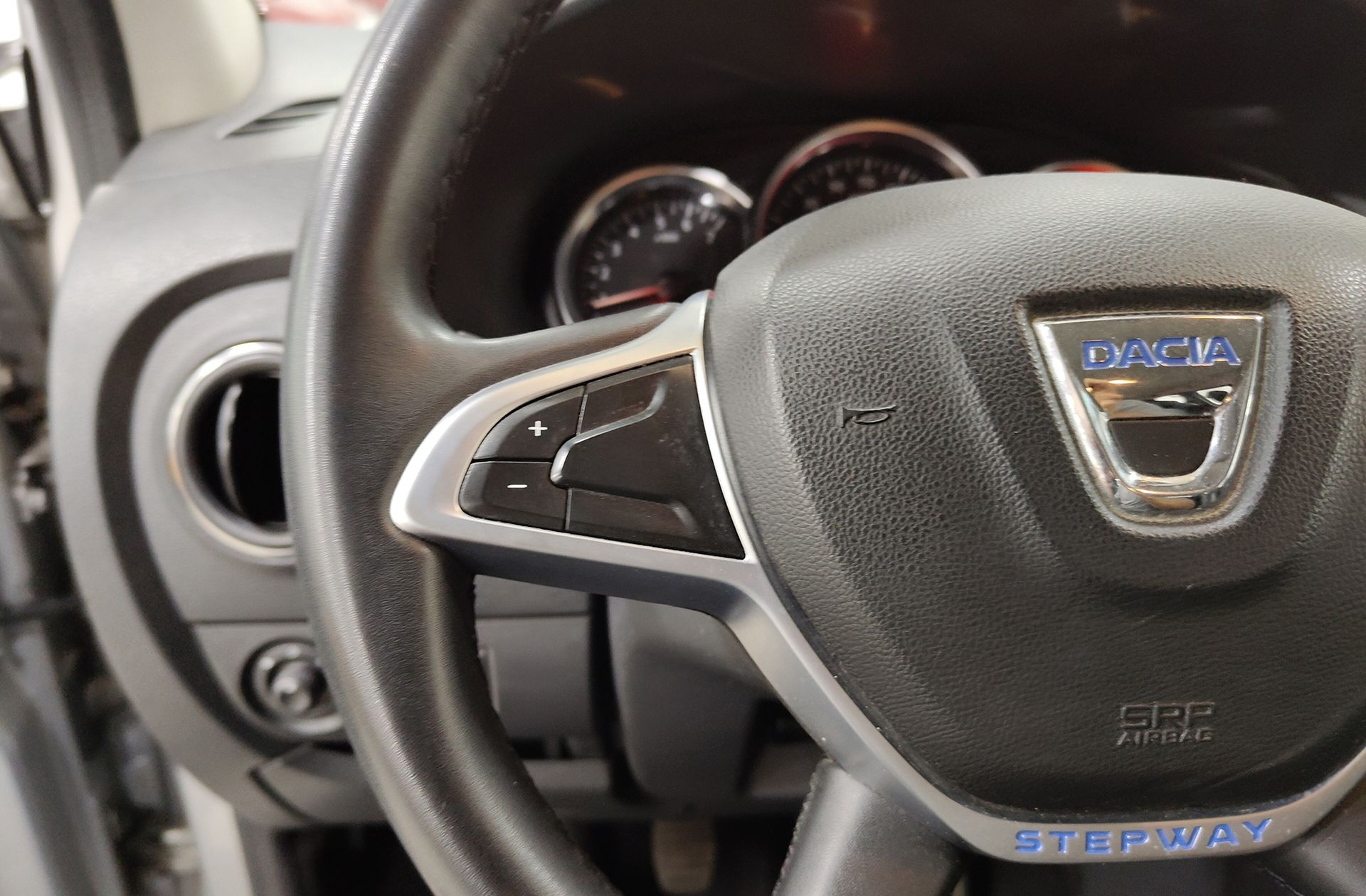 Dacia Lodgy Serie Limitada Nómada 1.6 7 plazas - foto 34