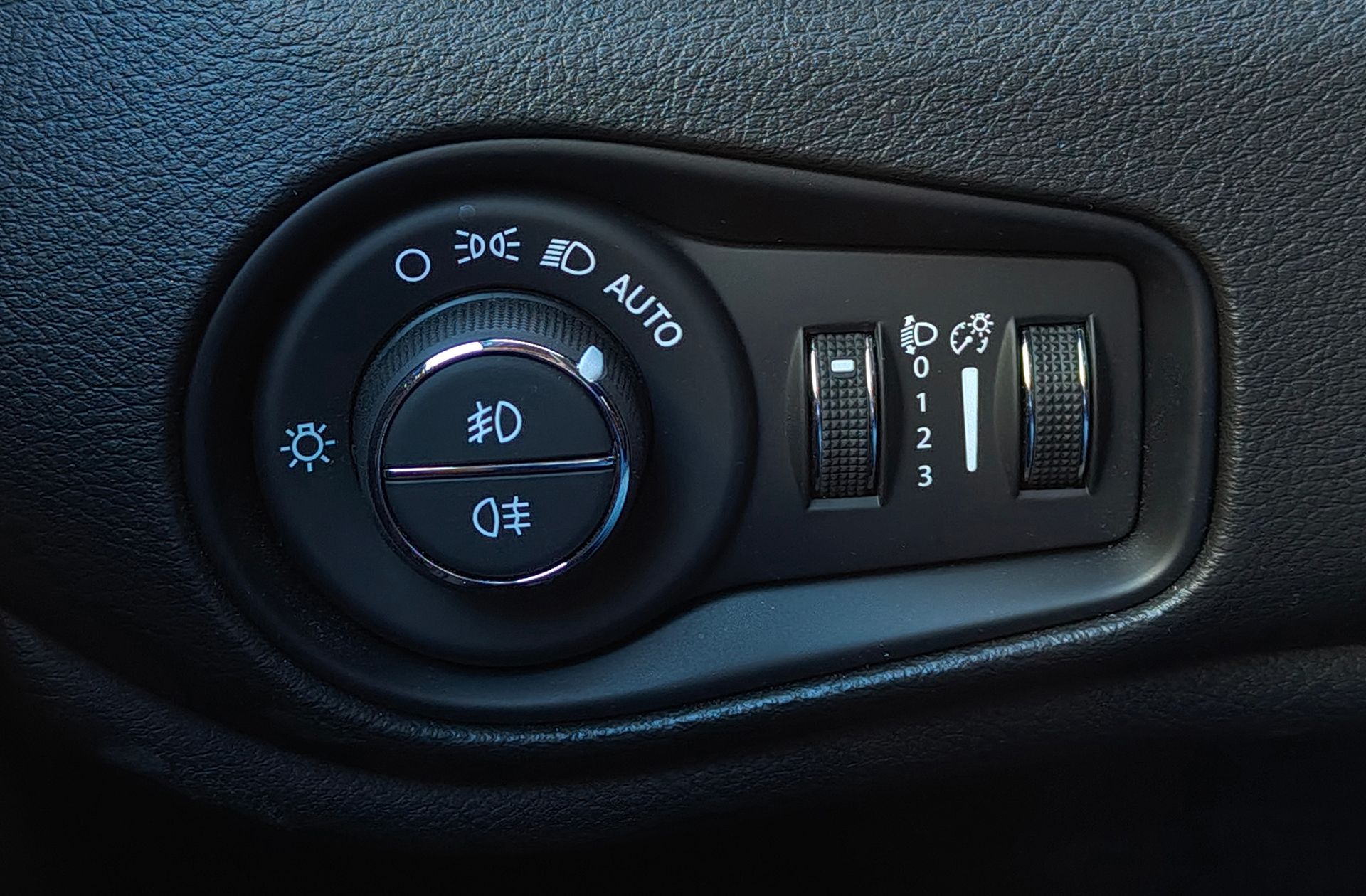 Jeep Renegade eHybrid 1.5 Limited ATX - foto 11