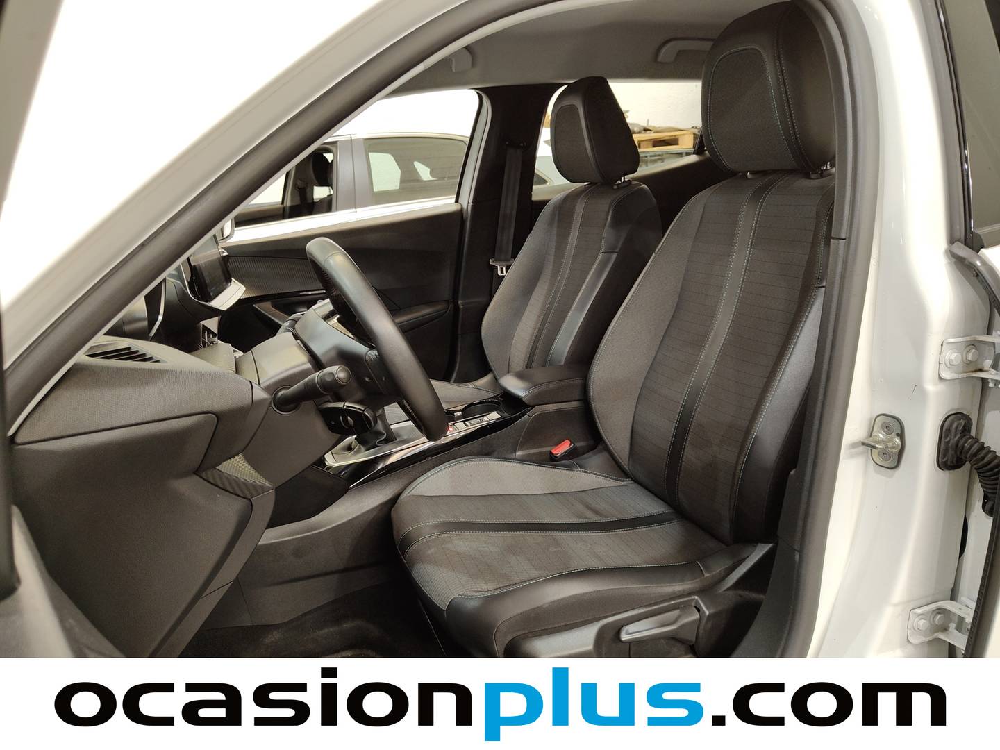 Foto asientos delanteros Peugeot 2008 Peugeot 2008 PureTech 100 S&S Allure (100 CV)