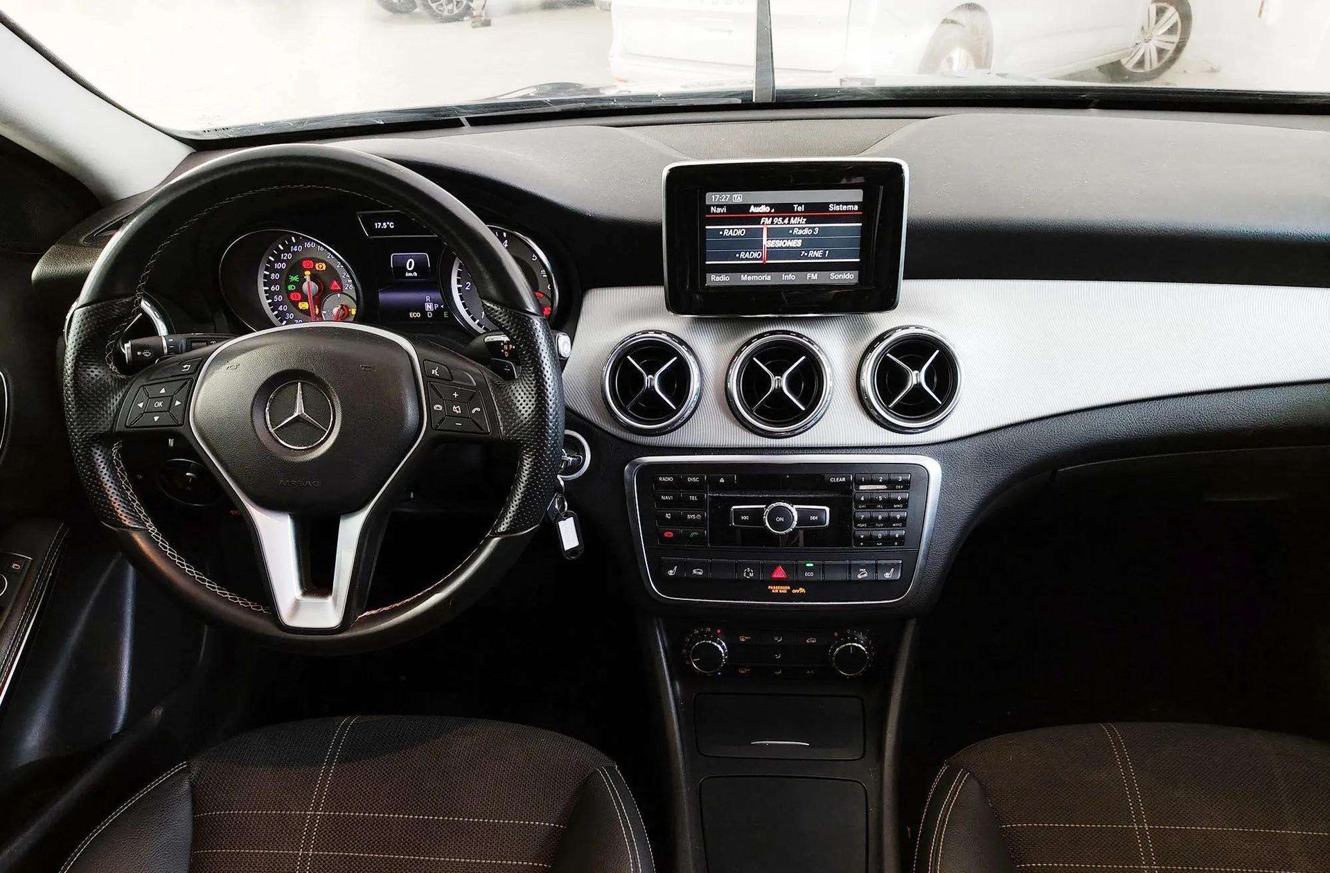 Mercedes-Benz GLA 220 CDI Urban 4Matic - foto 7