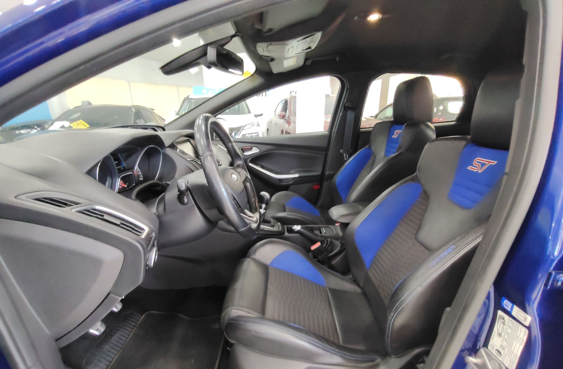 Ford Focus 2.0 EcoBoost ST - foto 11