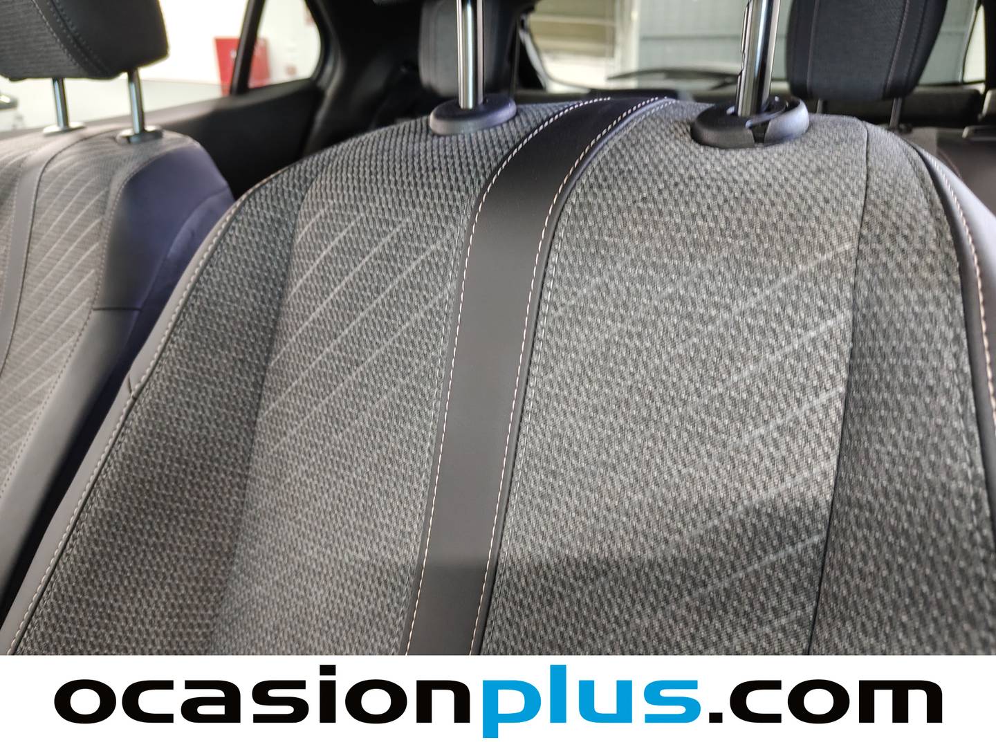 Foto Peugeot 2008 Peugeot 2008 Allure Hybrid eDCS6 (136 CV)