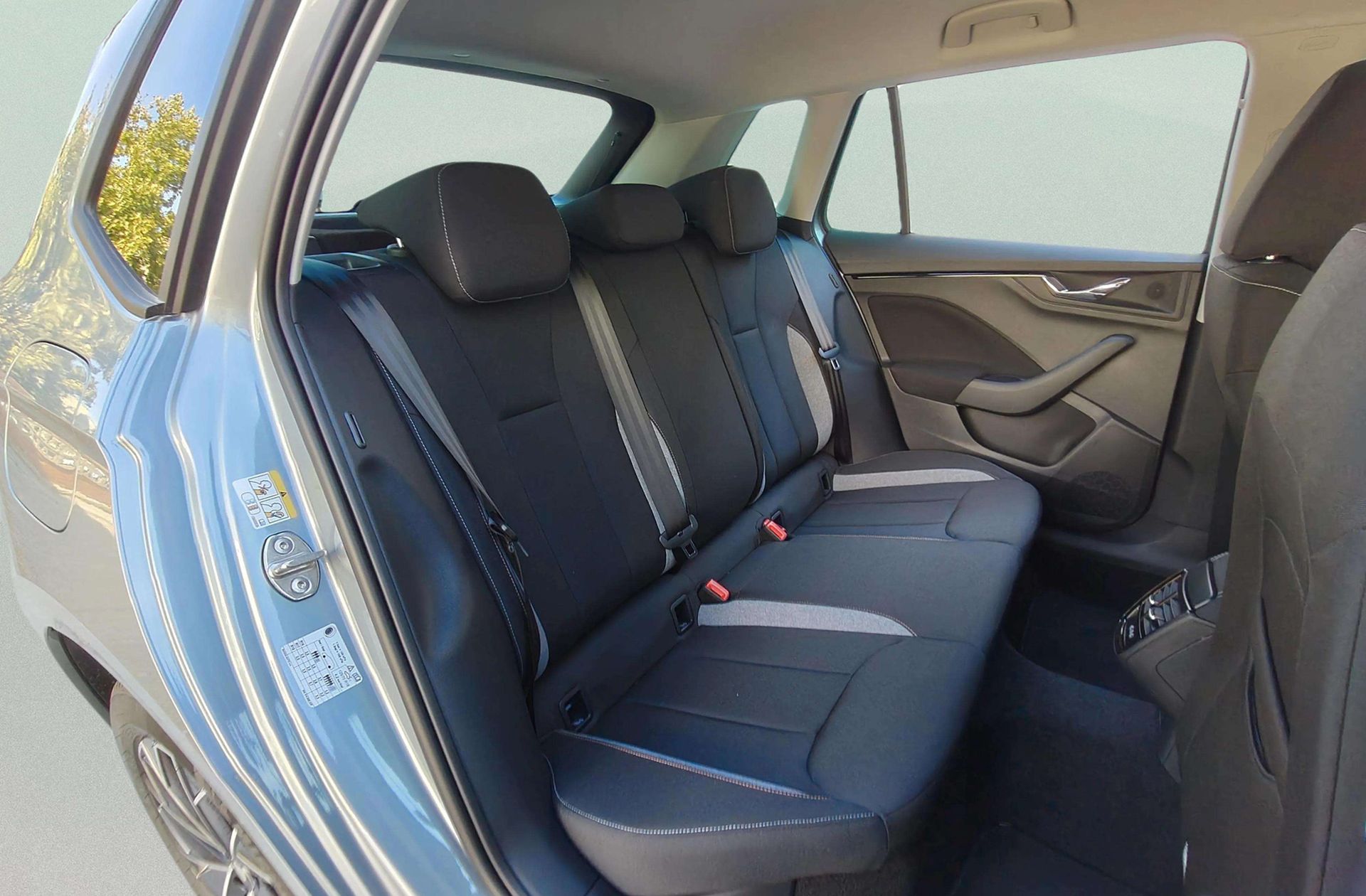Škoda Kamiq 1.0 TSI Selection DSG - foto 17