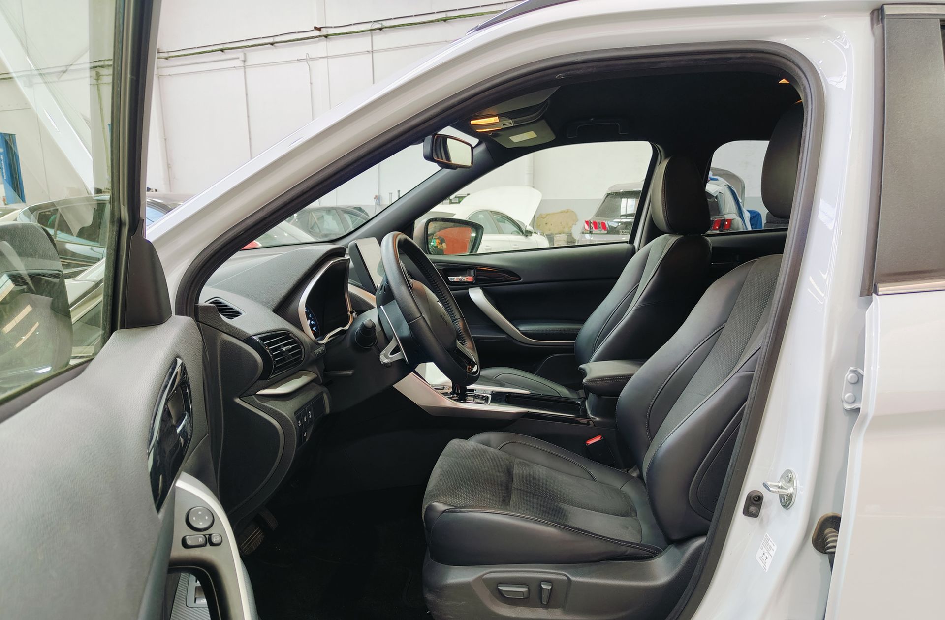 Mitsubishi Eclipse Cross 2.4 PHEV Kaiteki 4WD - foto 12