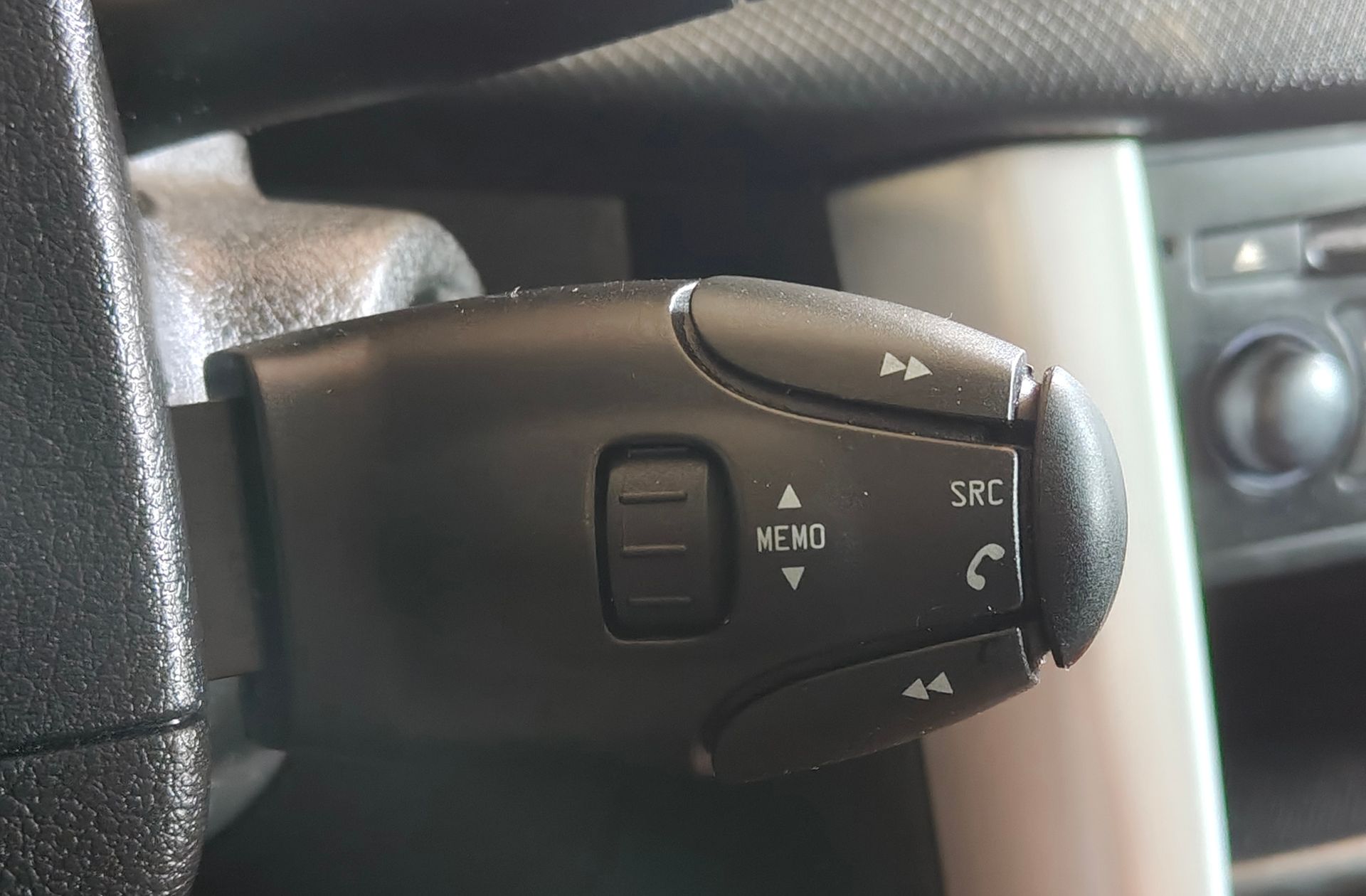 Peugeot 207 1.4 HDi Active FAP - foto 23