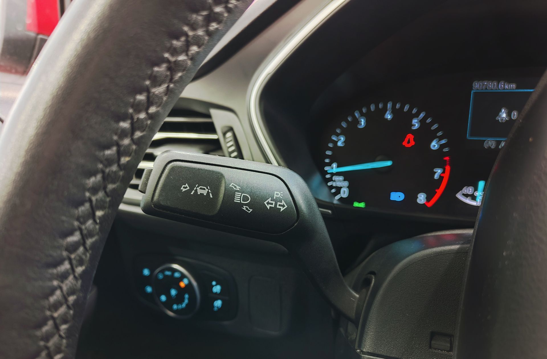 Ford Focus 1.0 EcoBoost MHEV Trend+ - foto 23